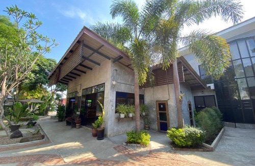 Mae Sot House | The Picturebook Guesthouse