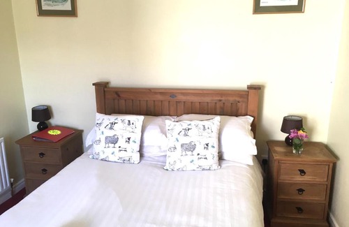 Cleggan Bed & Breakfast | The Pier Bar , Cleggan