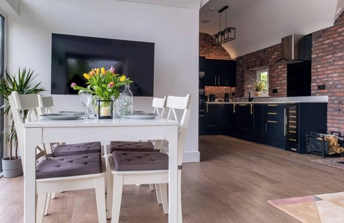 Durley House | The Piggery Barn with Hot Tub