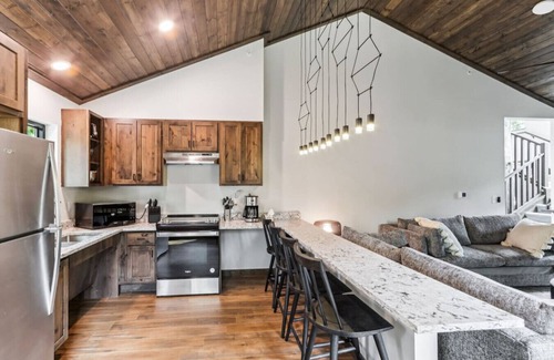 Lake Delton Cabin | The Pine at Treetop Villas