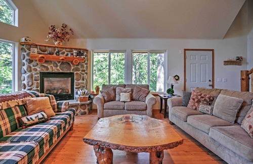 Leavenworth Cabin | 'The Pine Chalet' Secluded 4BR Leavenworth Cabin!