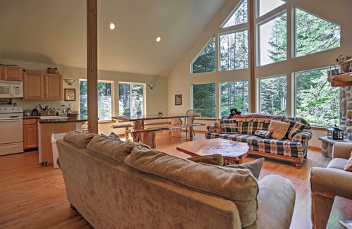 Leavenworth Cabin | 'The Pine Chalet' Secluded 4BR Leavenworth Cabin!