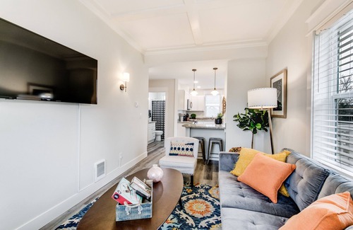 North End House | The Pine House: Unit A near 6th Ave, UPS, UW, and Point Ruston