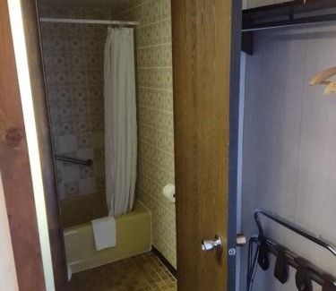 St. Maries Hotel | The Pines Motel