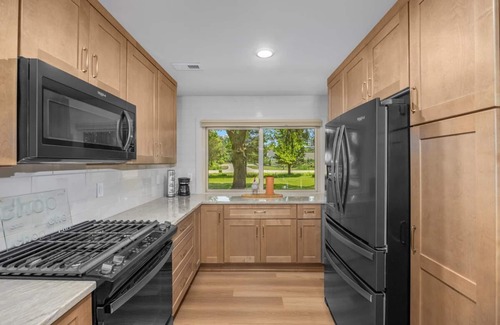 Saugatuck Cottage | The Pines-pets,across From Ivy Center EC, Town!