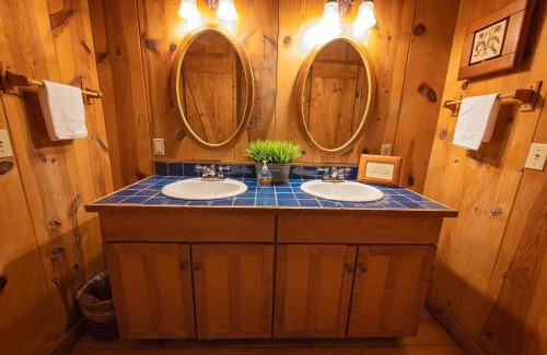 Benton House | The Pines Riverside Log Cabin On The Ocoee
