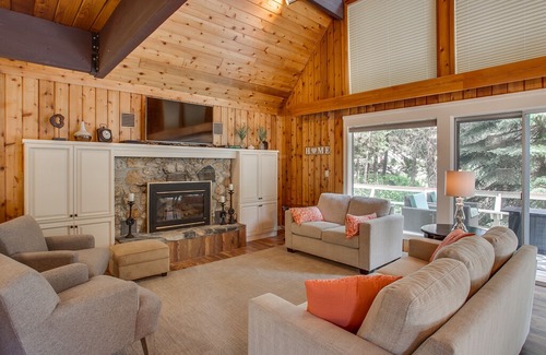Leavenworth House | The Pinewood Cottage
