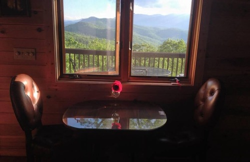 Little Switzerland Cabin | The Pinewoods: Secluded with hot tub, dark skies and sunsets beckon