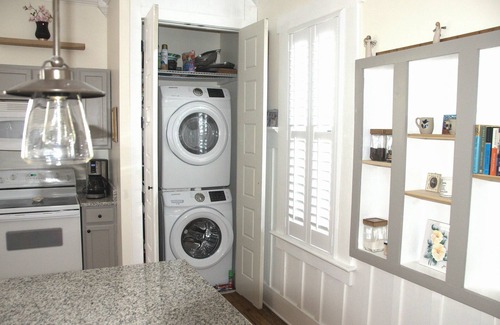 St. Augustine House | The Pink Door - Walk to Downtown/Super Clean !