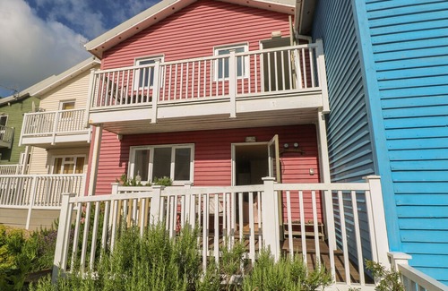 Pembroke Cottage | The Pink House, FRESHWATER EAST