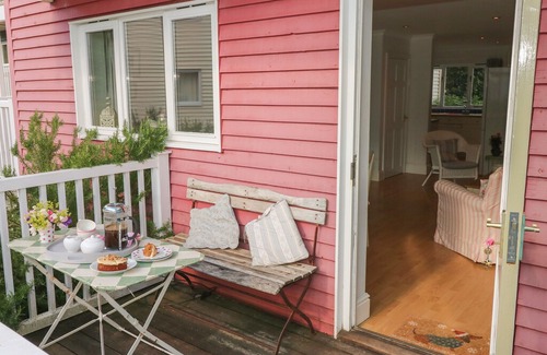 Pembroke Cottage | The Pink House, FRESHWATER EAST