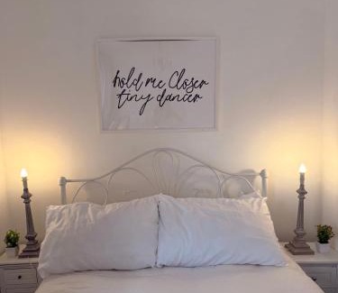 Haverstock Apartment | The Pink House