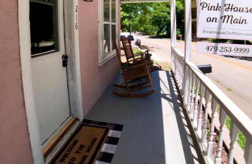 Eureka Springs Historic District Apartment | The Pink House on Main - Lower