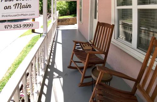 Eureka Springs Historic District Apartment | The Pink House on Main - Lower