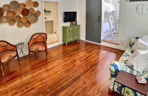 Eureka Springs Historic District Apartment | The Pink House on Main - Lower