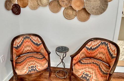 Eureka Springs Historic District Apartment | The Pink House on Main - Lower
