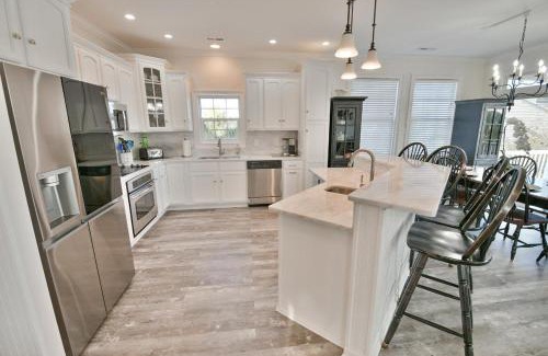 Litchfield by the Sea House | The Pink House: Unwind at Litchfield By the Sea