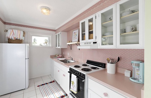 Bradenton Beach Apartment | The Pink House Unit B: A Cozy Retreat Steps from the Beach