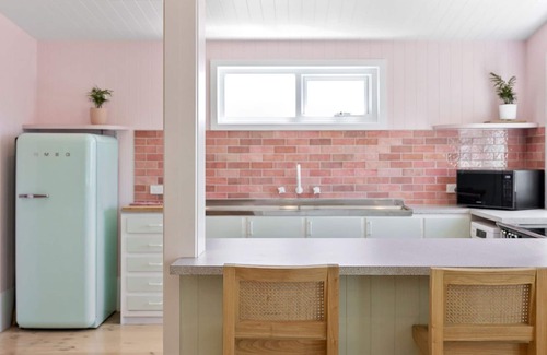 Lorne House | The Pink Lodge - 60's inspired beach fun