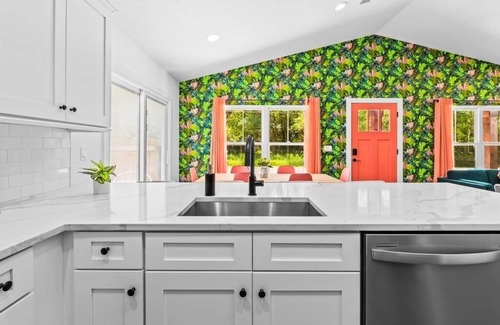 St. Augustine House | The Pink Palm - Private Pickleball Court- Close to Downtown!