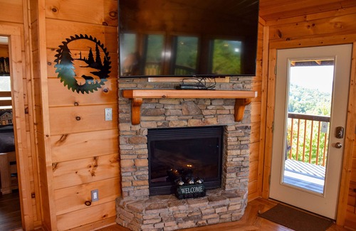 Wears Valley Cabin | The Pinnacle - 6BR Cabin In Beautiful Wears Valley