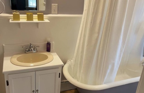 Rivermont Apartment | The PipeDream | Terrace Suite | Sleeps 2-4 | Pets