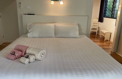 Wooloweyah Bed & Breakfast | The Pippi Room at Coast Wattle House