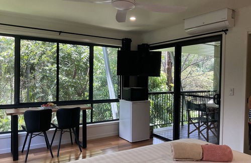 Wooloweyah Bed & Breakfast | The Pippi Room at Coast Wattle House