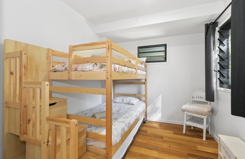 Wooloweyah Bed & Breakfast | The Pippi Room at Coast Wattle House