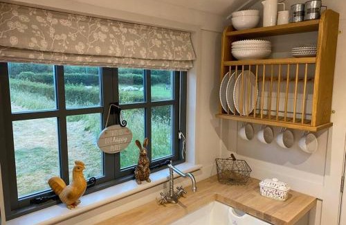 Hever House | The place to bee.
