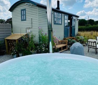 Hever House | The place to bee.