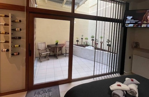 Historical Center Bruges Apartment | The place to stay if visiting Brugge. Great location & free parking!