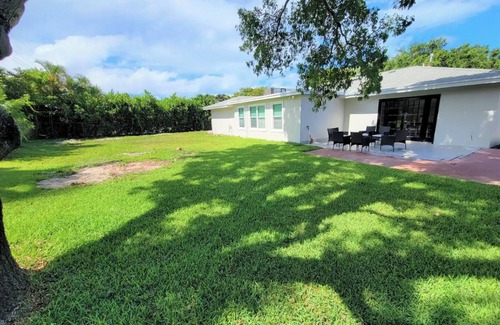 North Palm Beach House | The Place - TradeWind - Palm Beach