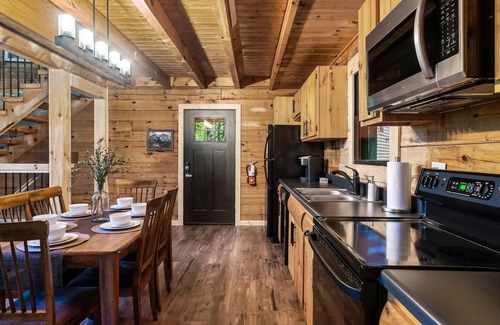 Gatlinburg - Pigeon Forge Cabin | The Plaid Bear
