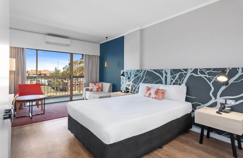 Kalgoorlie Hotel | The Plaza Hotel Kalgoorlie