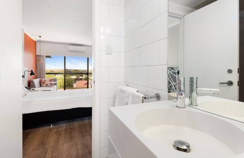 Kalgoorlie Hotel | The Plaza Hotel Kalgoorlie