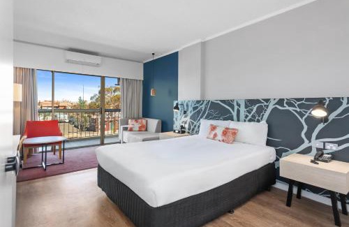 Kalgoorlie Hotel | The Plaza Hotel Kalgoorlie
