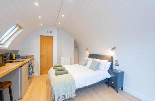 South Leigh Apartment | The Plough Inn Cabins