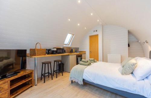 South Leigh Apartment | The Plough Inn Cabins
