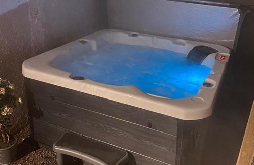 Pathhead Cabin | The Pod With Hot Tub Juniperlea