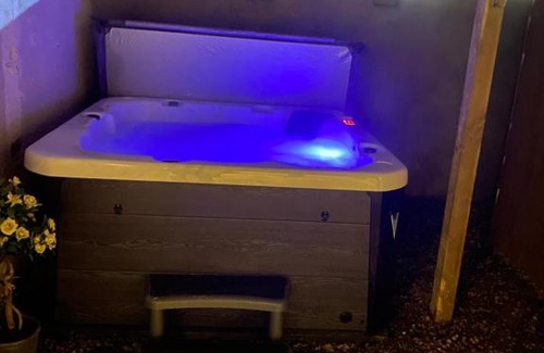 Pathhead Cabin | The Pod With Hot Tub Juniperlea
