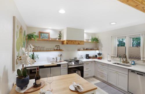High Springs Apartment | The Poe - Stylish Studio in downtown High Springs