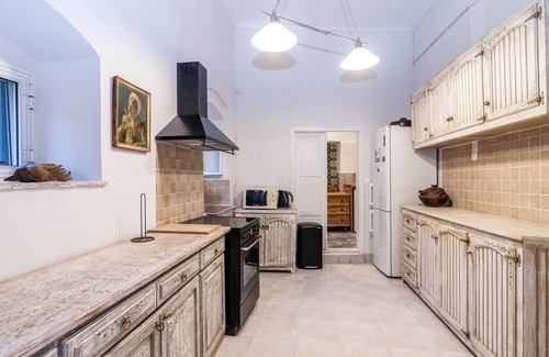 Dafnata Cottage | The Poet's House
