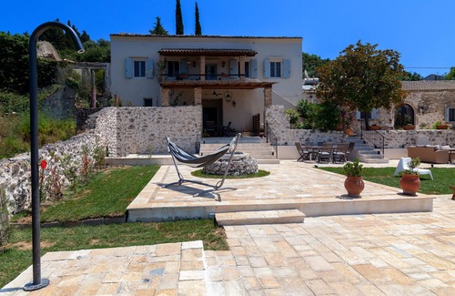 Dafnata Cottage | The Poet's House