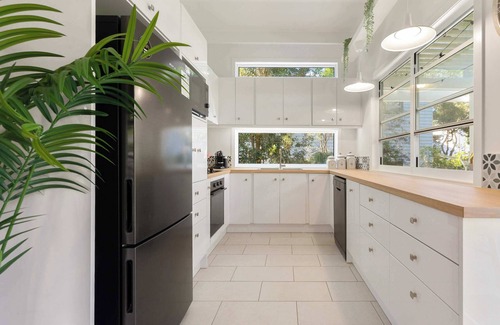 Point Arkwright House | The Point Arkwright Bungalow