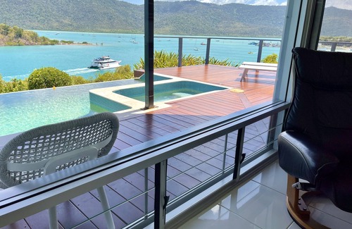 Shute Harbour Apartment | The Point Whitsundays – Iconic tropical couples retreat @ The Great Barrier Reef