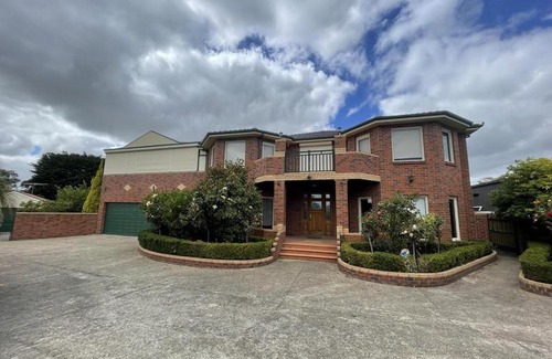 Mornington House | The Pomegranate