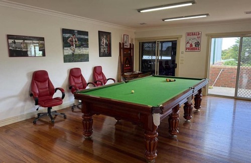 Mornington House | The Pomegranate