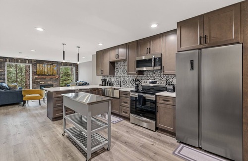 Switzer Mesa House | "The Ponderosa"-Gathering Tree's Deluxe Group Stay with private KING suites