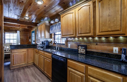 Gatlinburg - Pigeon Forge Cabin | The Ponderosa - w/Private Hot Tub & Indoor Pool!